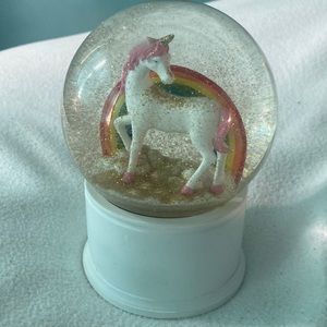 Unicorn snow globe